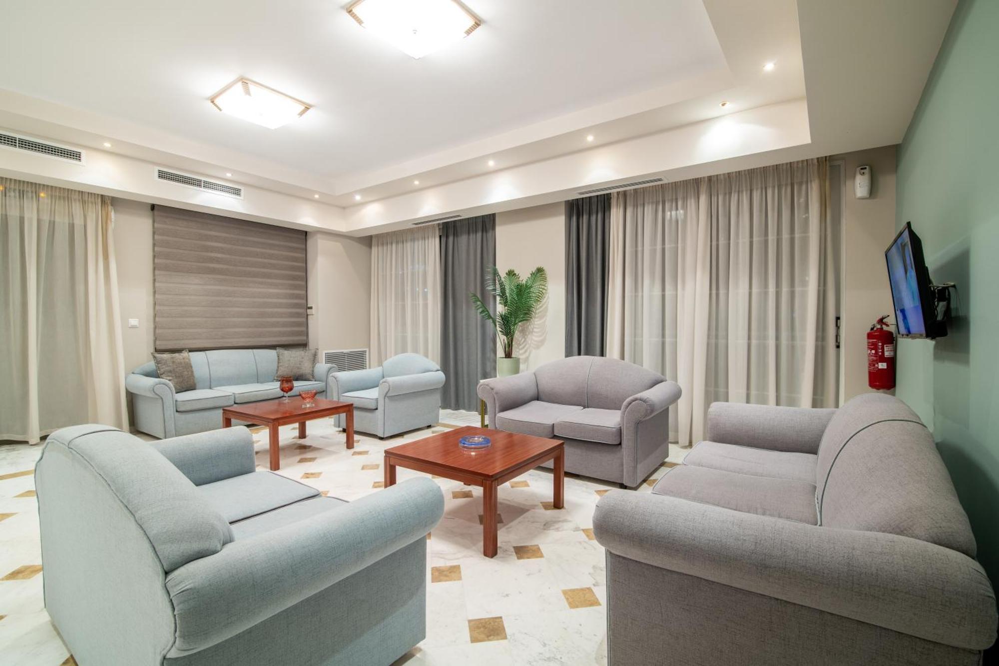 Daisy Hotel Planos  Bagian luar foto