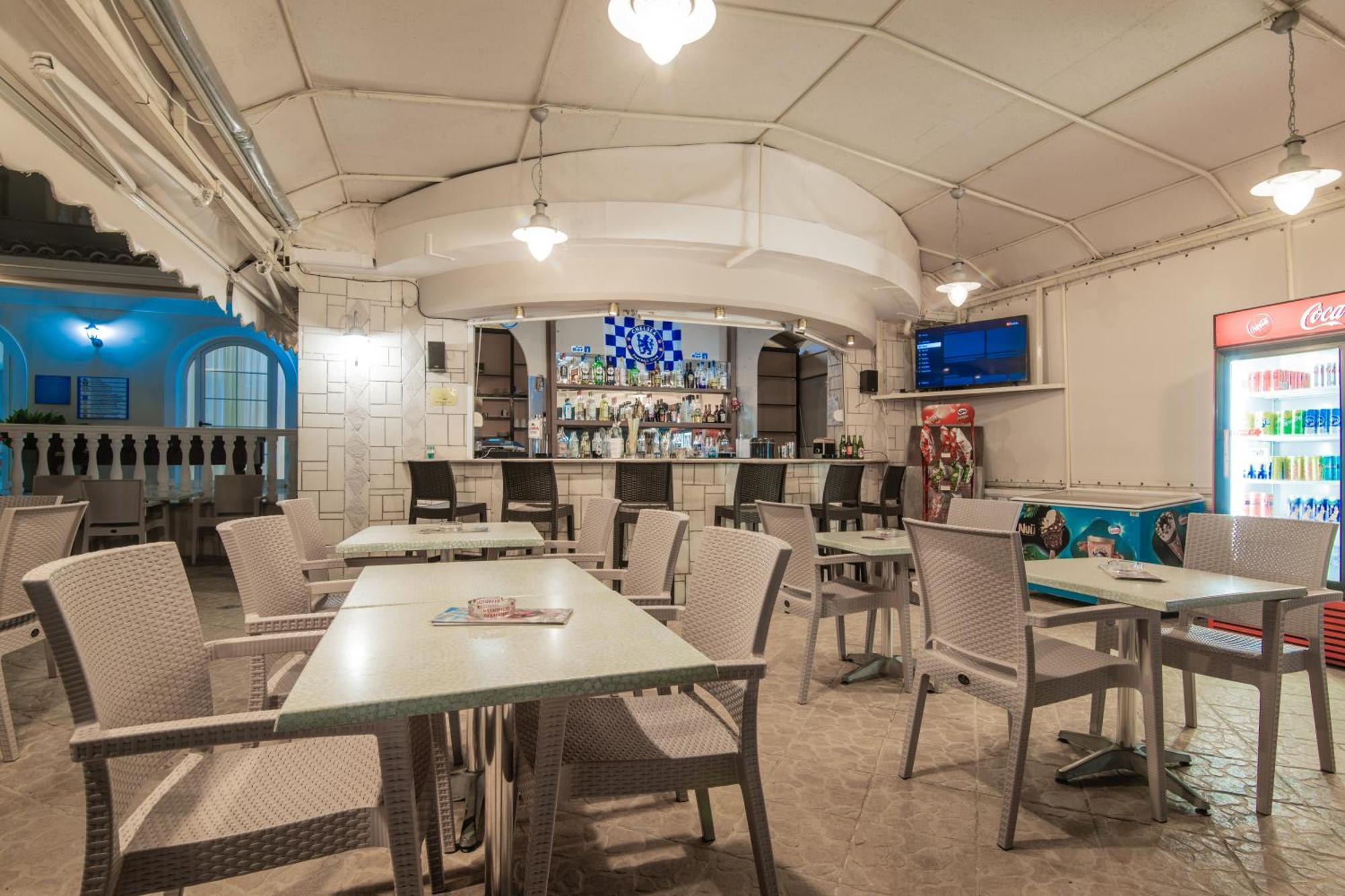 Daisy Hotel Planos  Bagian luar foto