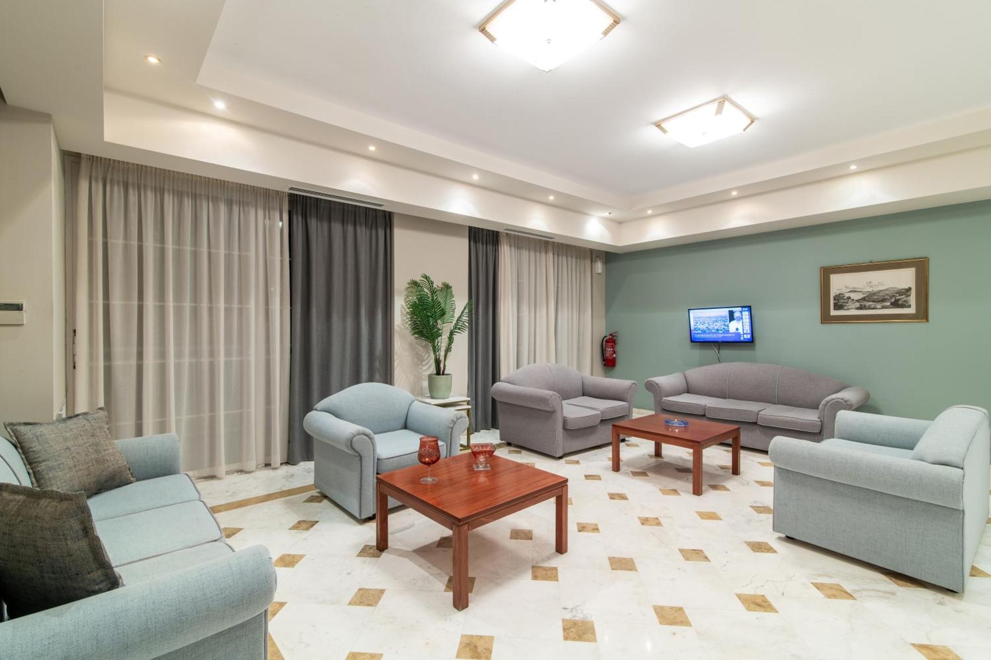 Daisy Hotel Planos  Bagian luar foto