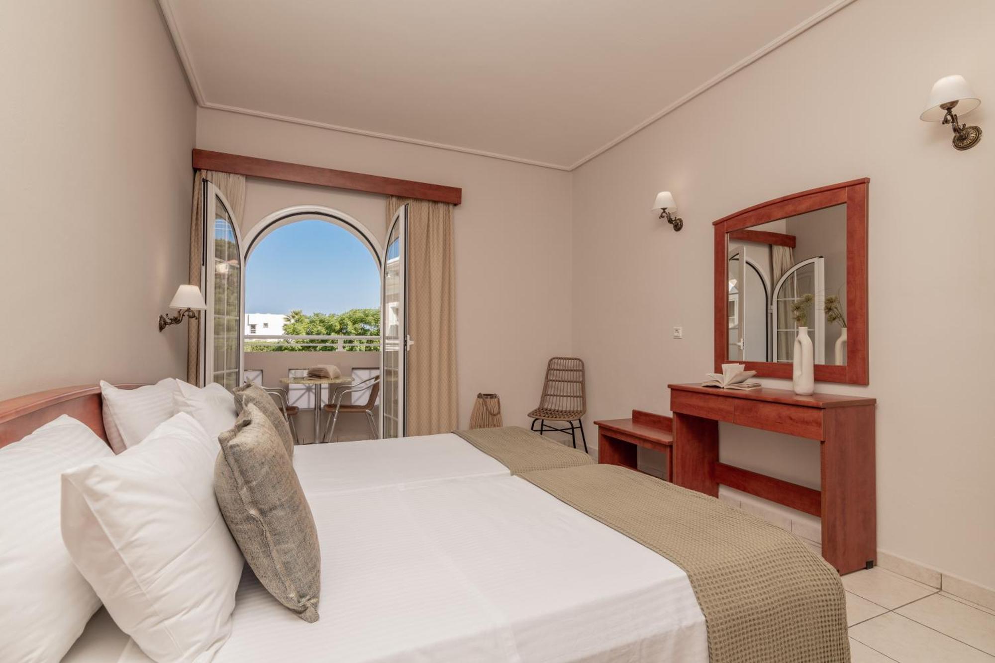 Daisy Hotel Planos  Bagian luar foto