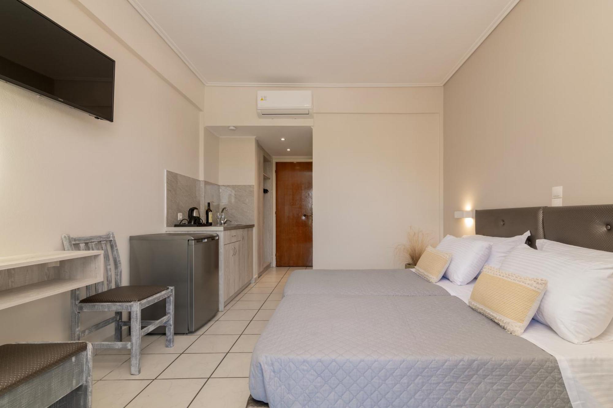 Daisy Hotel Planos  Bagian luar foto