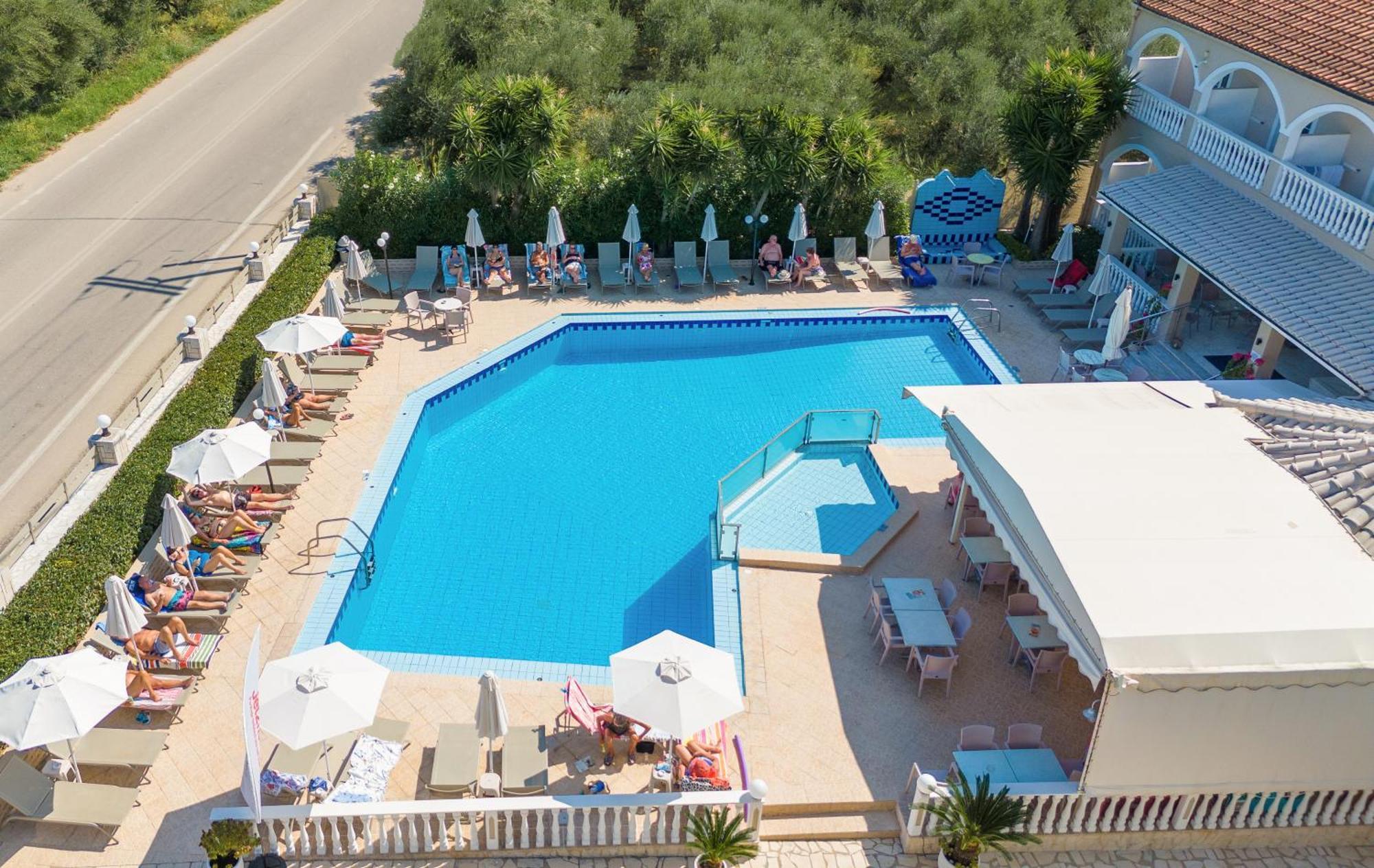 Daisy Hotel Planos  Bagian luar foto