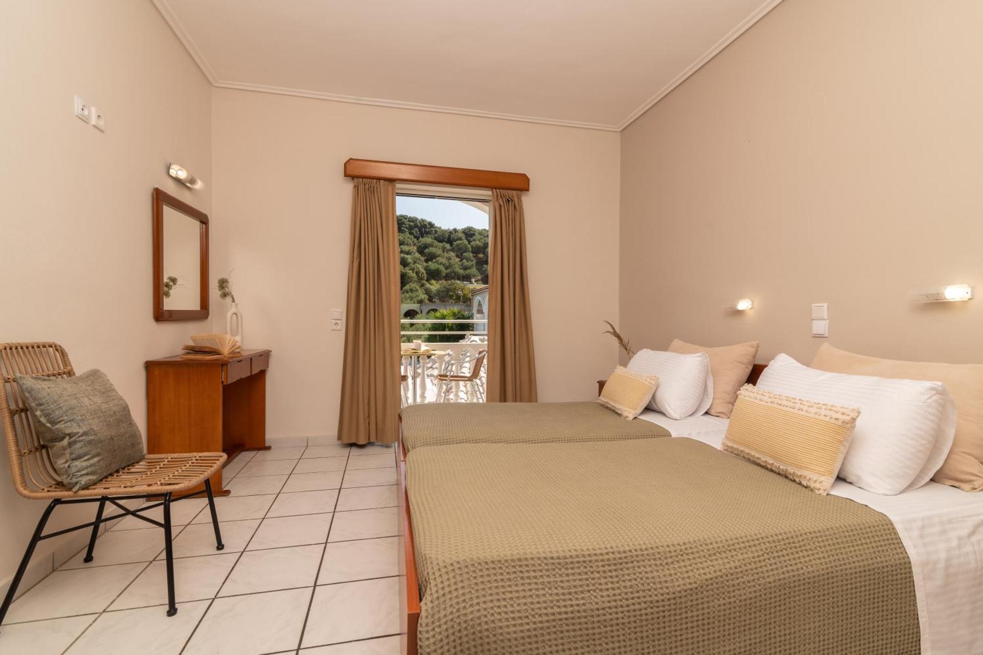 Daisy Hotel Planos  Bagian luar foto