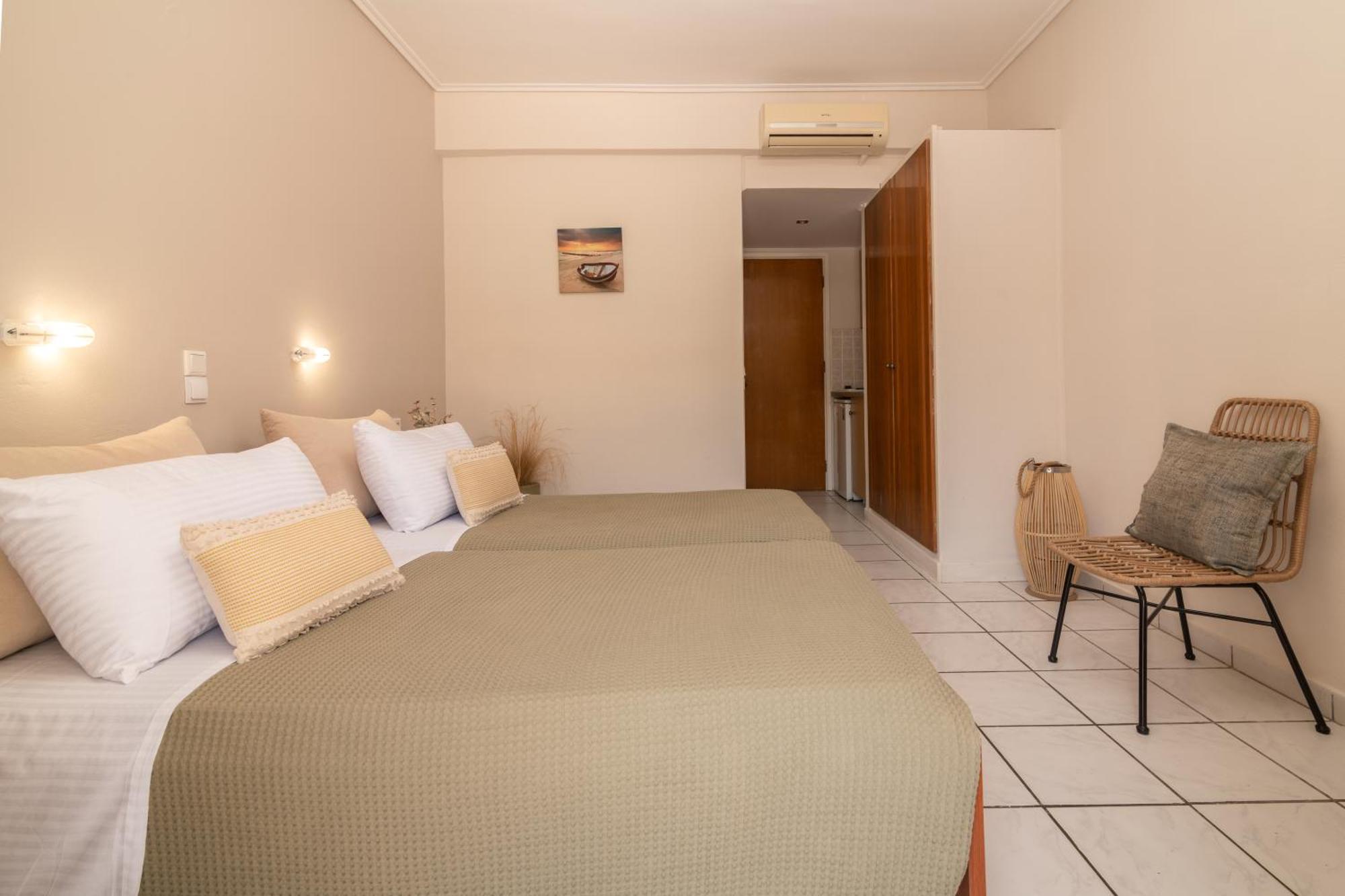 Daisy Hotel Planos  Bagian luar foto